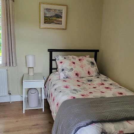 Ferienwohnung Dungloe Lakeside Lodging Exterior foto